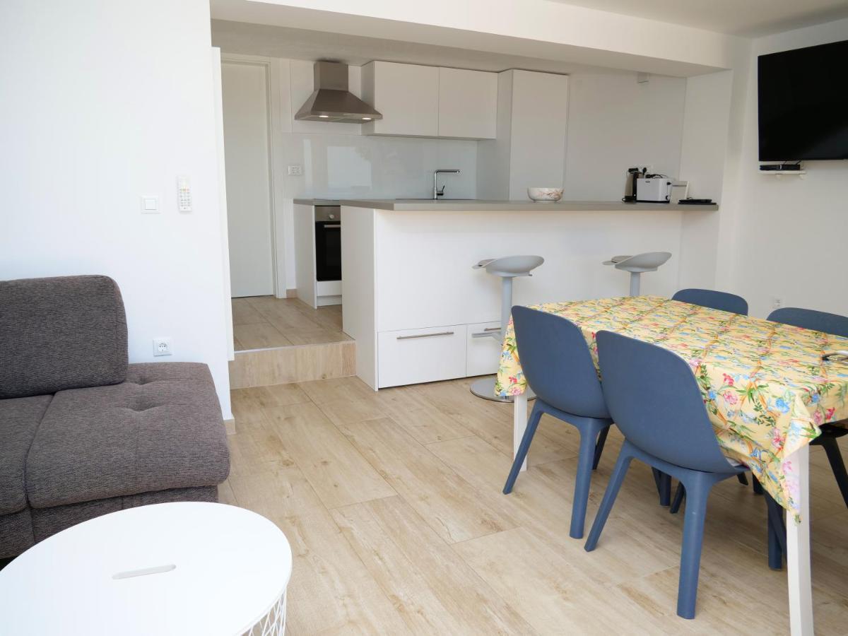 Apartmani Smilja Primosten Ngoại thất bức ảnh
